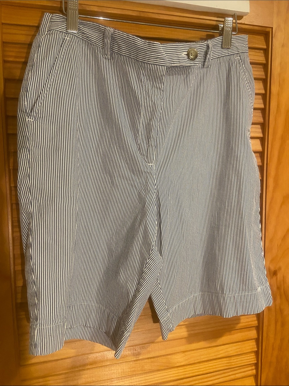 Lands' End Women's Blue & White sear sucker Pinstripe Bermuda Shorts 10
